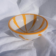 Lade das Bild in den Galerie-Viewer, Handbemalte Keramikschale Sonnenstrahlen-Schale-Soleo Home
