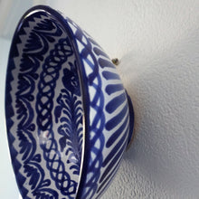 Lade das Bild in den Galerie-Viewer, Handbemalte Keramikschale Blumen &amp; Vögel - Blau-Schale-Soleo Home
