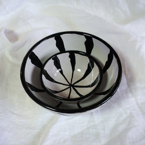 Handbemalte Keramikschale Sonnenstrahlen - Schwarz