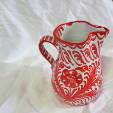 Lade das Bild in den Galerie-Viewer, Handbemalter Keramik Krug - Rot
