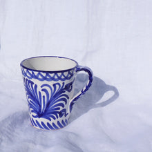 Lade das Bild in den Galerie-Viewer, Handgemachte und handbemalte Keramiktasse-Geschirr-Soleo Home
